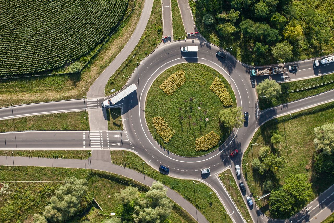 Który pas zająć na rondzie? Możesz być winnym kolizji, jeżeli ktoś jedzie nieprawidłowo