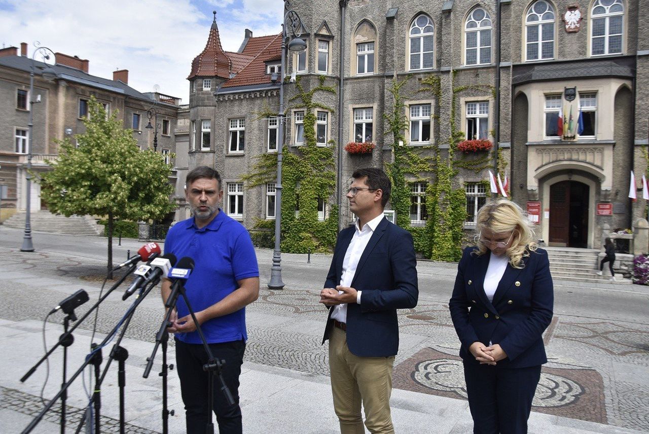 Najpierw oświadczenie, później konferencja. Opozycyjni radni Wałbrzycha o ewentualnej relokacji cudzoziemców na teren gminy