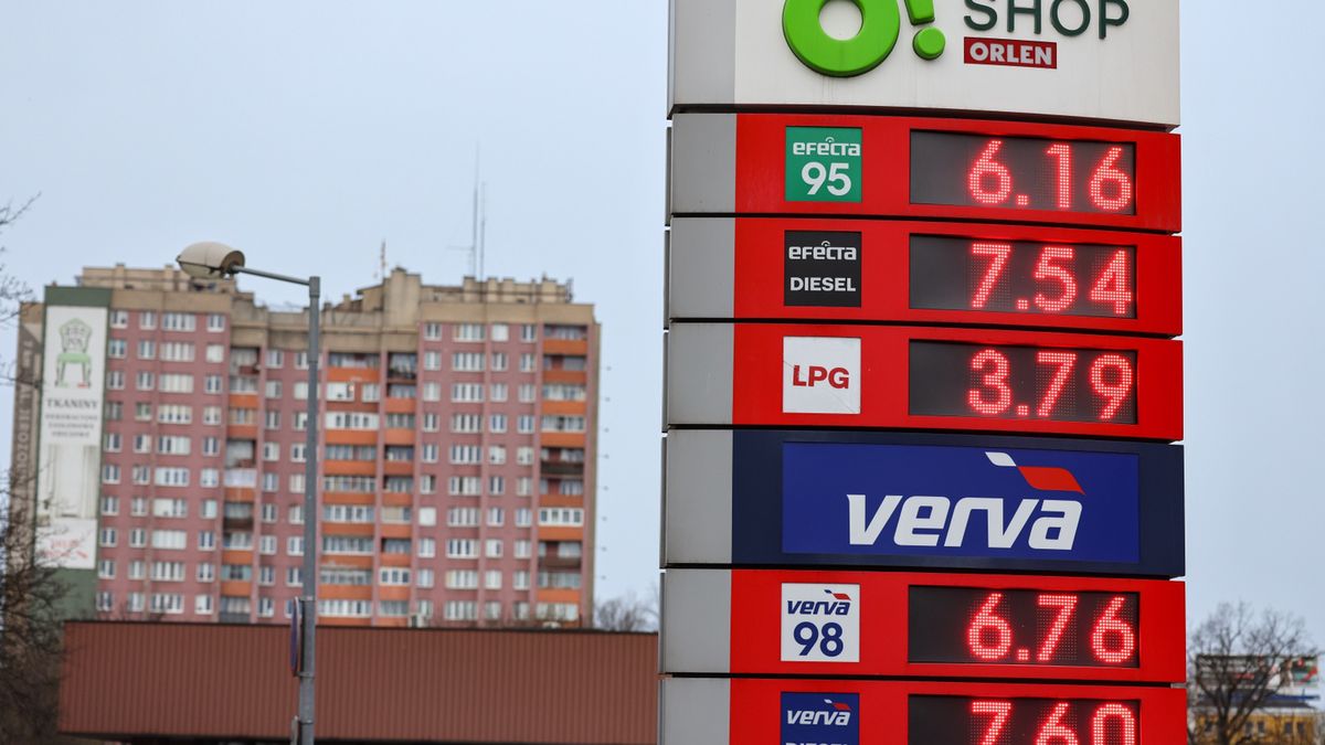 "Zgodnie z przepisami prawa". Orlen odpowiada ws. zapasów paliw