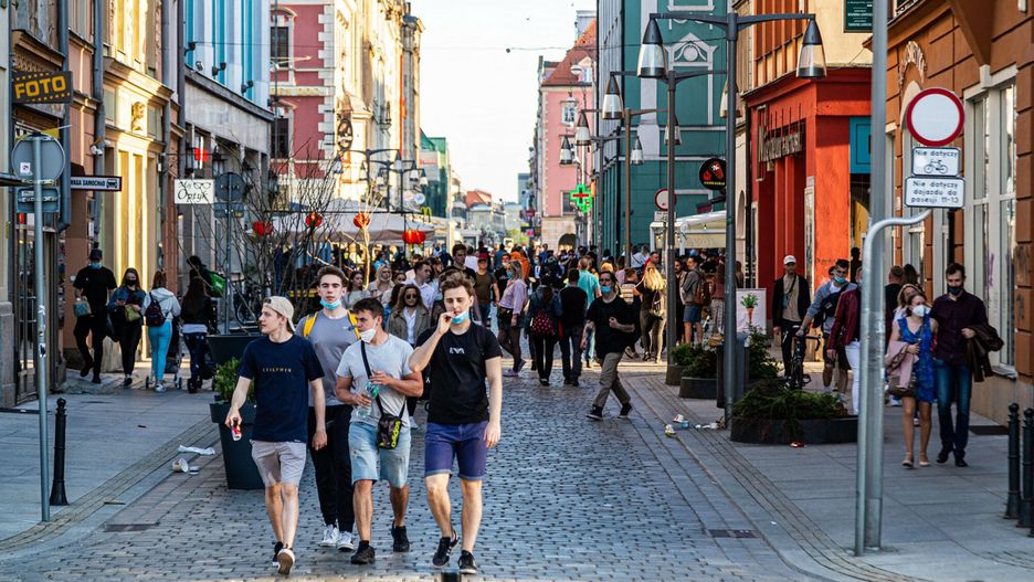 Koronawirus w Polsce. Od soboty luzowanie obostrzeń. Sprawdź, co się zmieni
