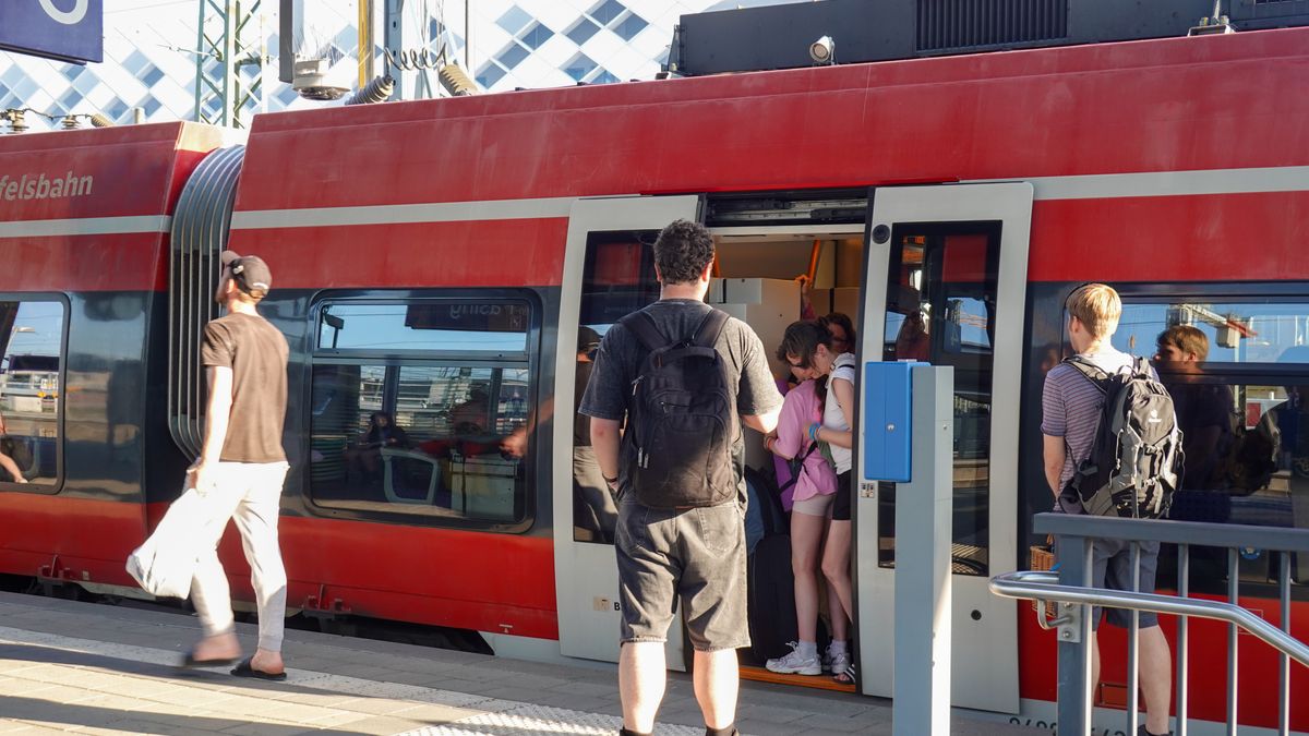 Passengers crowd the doorway of a Deutsche Bahn regional train at Munich Pasing station in Munich, Bavaria, Germany, on May 25, 2026. Holiday weekend travel increases demand on Germany's regional rail network and can push trains to capacity limits. (Photo by Michael Nguyen/NurPhoto via Getty Images)