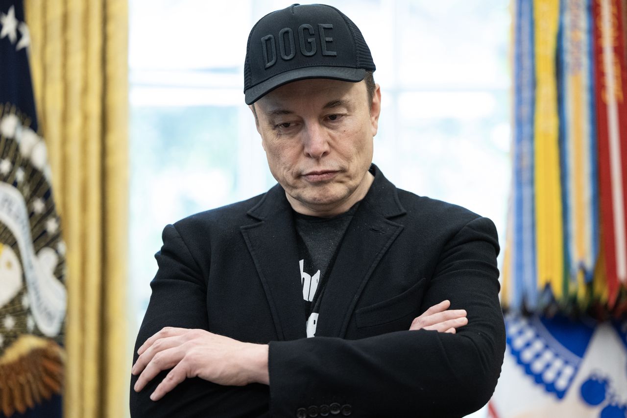 Musk rezygnuje z planów. Skupia się na firmach