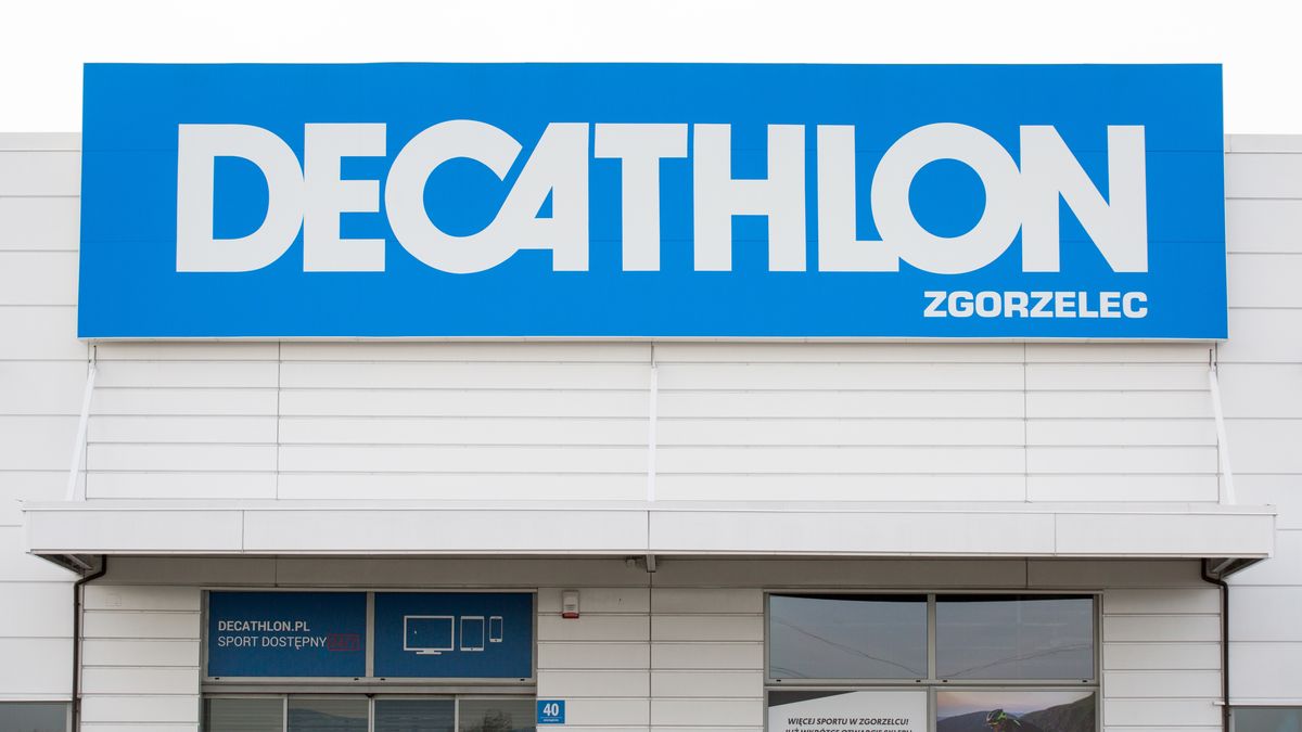 Oszuści podszywają się pod sieć Decathlon i oferują bony /fot. GettyImages
