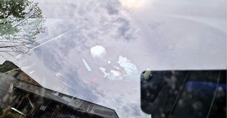 Kobieta nie mogła otworzyć samochodu. W środku niemowlę