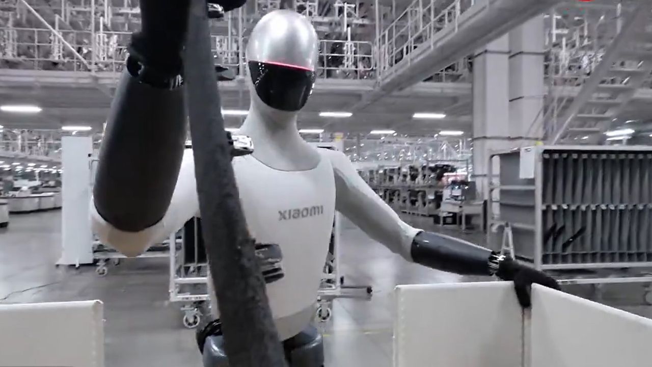 Nie uwierzysz, że to robot. Xiaomi pokazało humanoida w fabryce samochodów