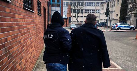 Przekręt na ponad 14 milionów złotych. Policja rozbiła grupę przestępczą