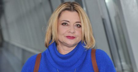 Małgorzata Ostrowska-Królikowska wyznaje, jak radzi sobie z żałobą w czasie pandemii: "Trzeba zająć się rodziną, domem i poddać się refleksji"