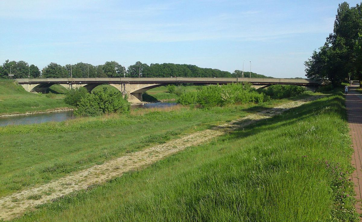 Mosty Chrobrego we Wrocławiu mogłyby służyć pieszym i rowerzystom