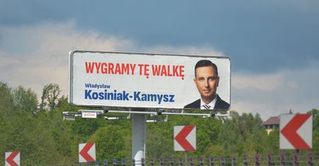 Partie tracą miliony. Często "same sobie robią krzywdę"