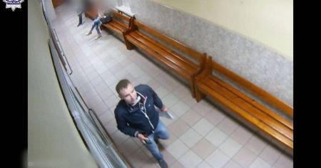 Zwyzywał i opluł pracownika urzędu pracy. Teraz szuka go policja