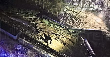 Wypadek kolejowy pod Warszawą. Są zdjęcia z wykolejenia pociągu