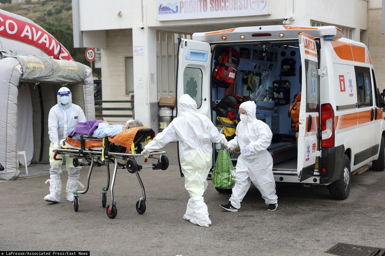 Omikron błyskawicznie zarazi połowę populacji Europy. WHO alarmuje