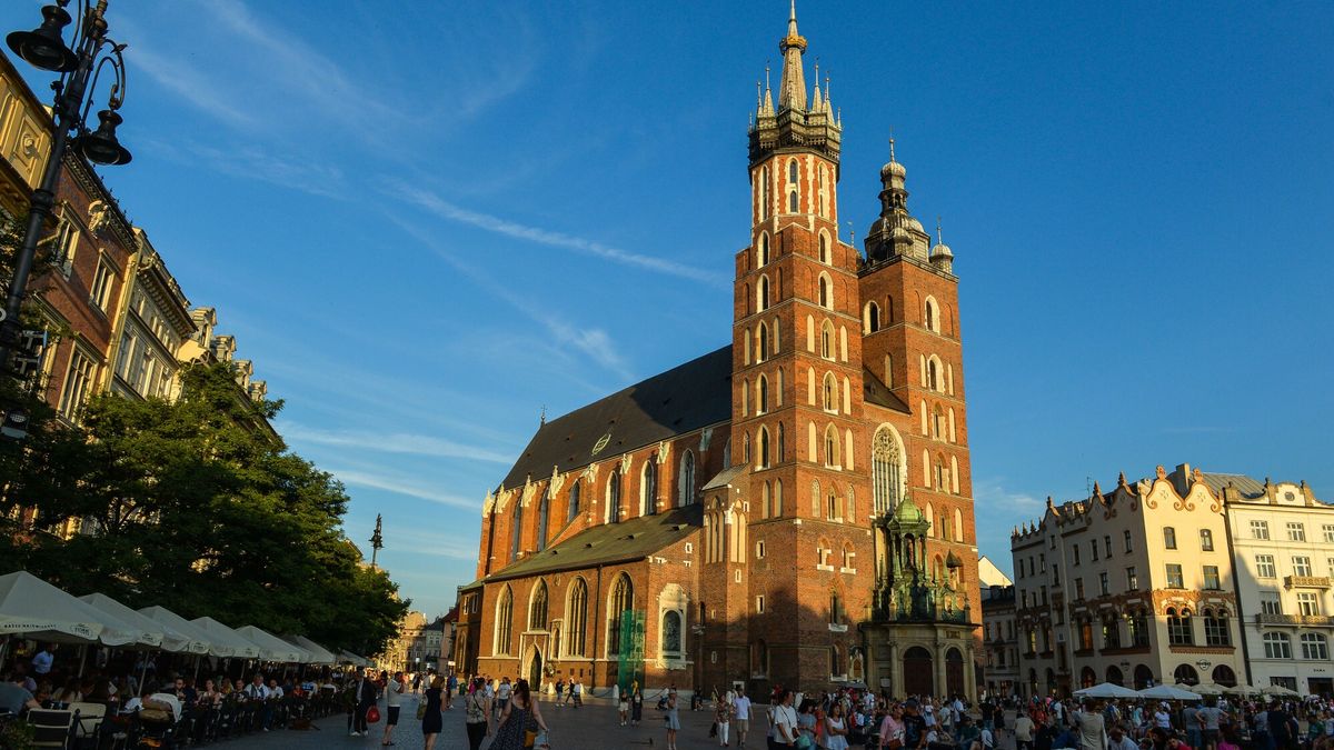 Kulisy sporu o władzę w Bazylice Mariackiej. W tle nieprawidło