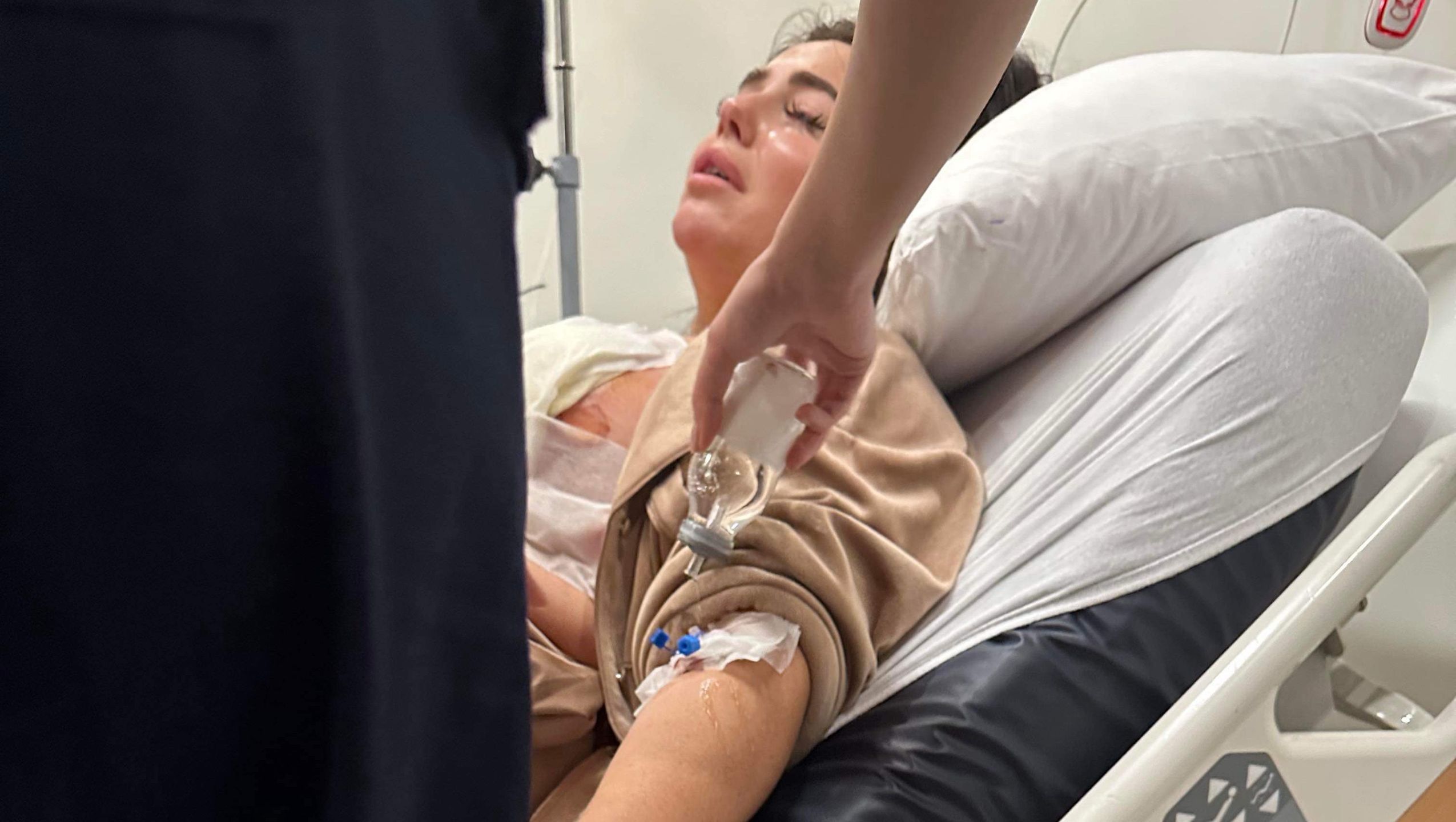 Chloe po operacji piersi potrzebowała pilnej pomocy medycznej