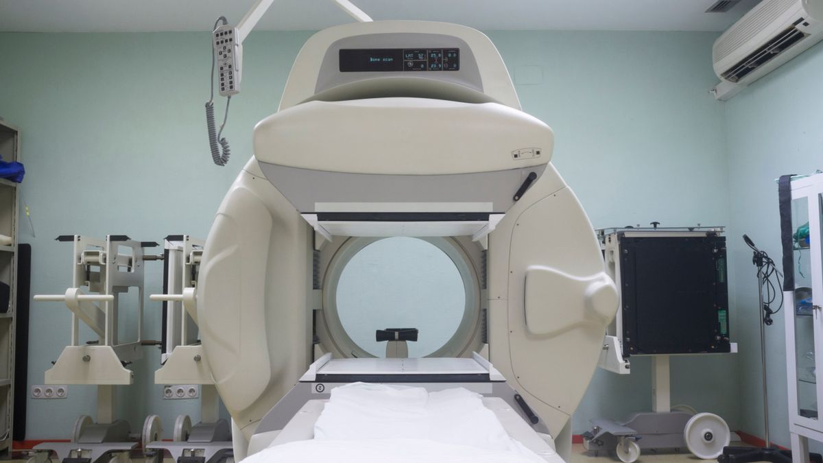 Medycyna nuklearna zajmuje się leczeniem z pomocą promieniowania jonizującego