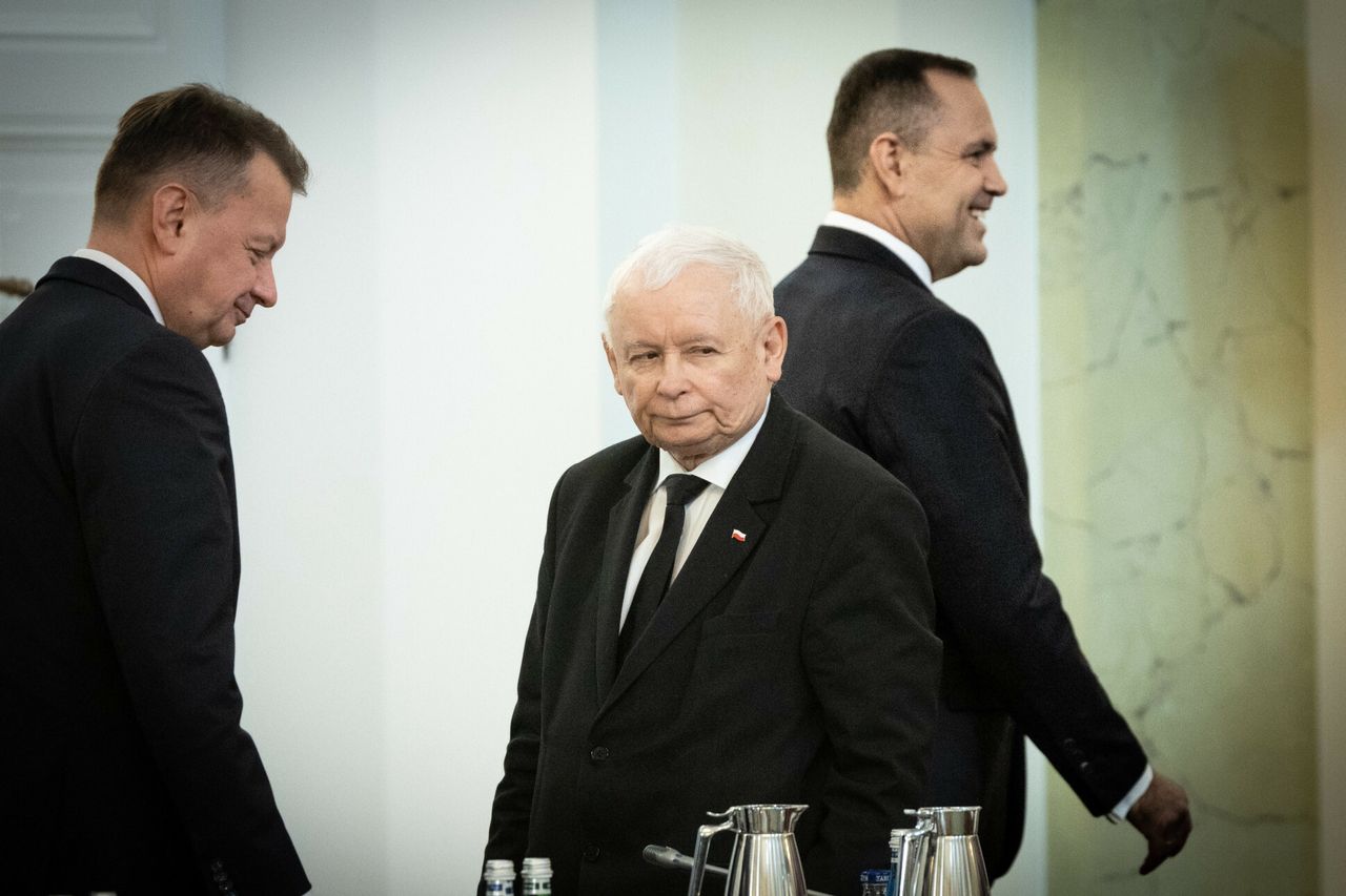 Tusk idzie w "polexit", dla PiS to pułapka. "Sami dajemy się w to łapać"