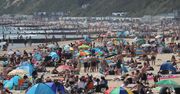 Tłumy na plaży w Bournemouth. Brytyjczycy zapomnieli o pandemii