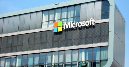 Microsoft drugą firmą technologiczną wartą ponad 1 bln dol. Sukces Office'a 365