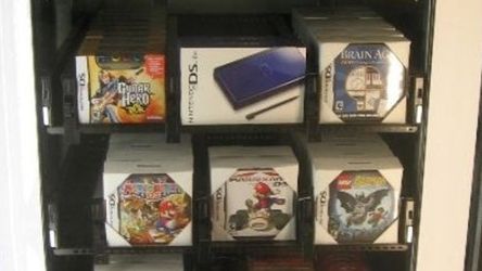 Automat na lotnisku sprzedaje NDSy i gry 1