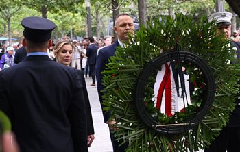 Nawroccy już w USA. Zaczęli od symbolicznego gestu