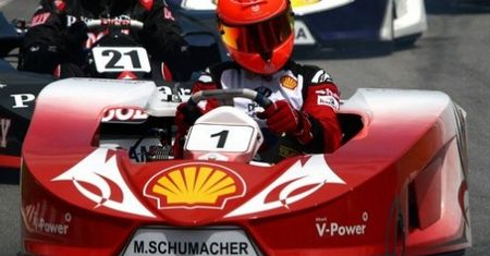 Schumacher ćwiczy na... gokartach