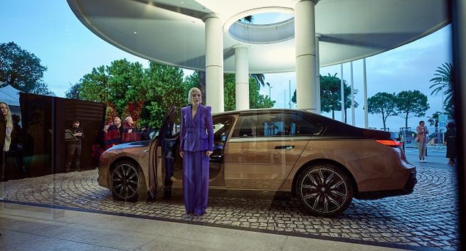 Uma Thurman i Pom Klementieff gwiazdami filmu krótkometrażowego BMW