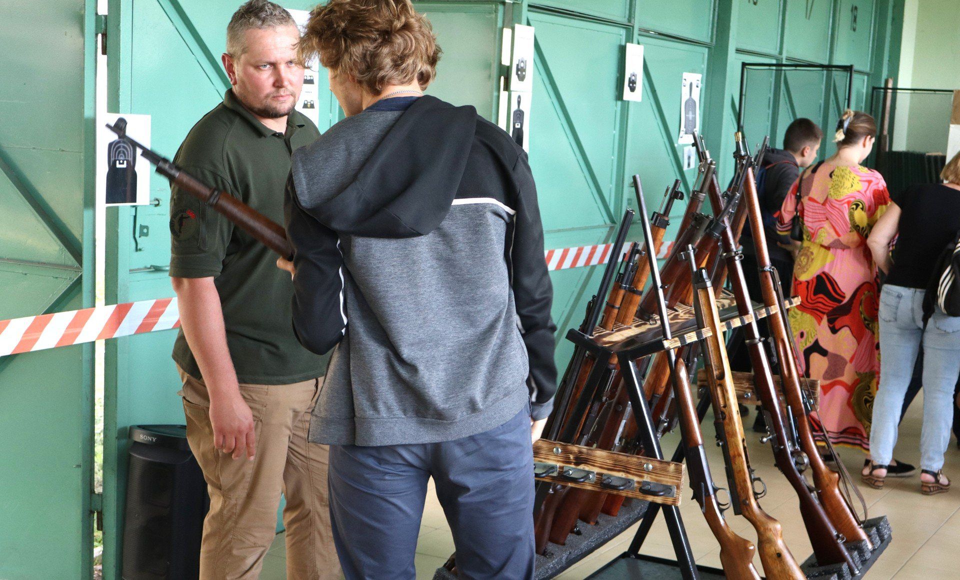 Wystawa broni historycznej, kolekcjonerskiej i współczesnej w Oświęcimiu