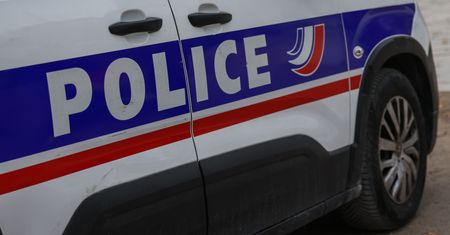 Próbował zaatakować żandarma w Paryżu. Zmarł po postrzeleniu
