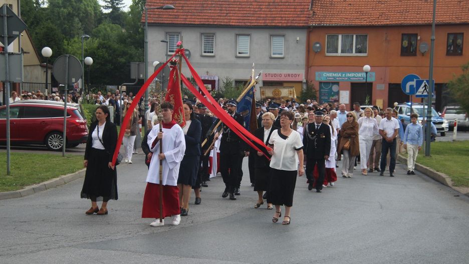 Trasa wiodła przez plac Kościuszki, ul. Kobylińską, Rynek, ul. Sienkiewicza, znów plac Kościuszki i do kościoła