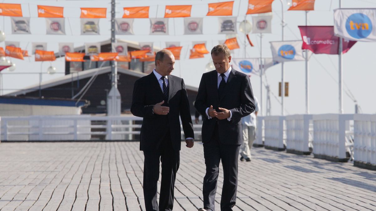 W�adimir Putin  Donald Tusk
Pawe� Supernak
donald tusk, spotkanie, rocznica, wojny, premier, rosja, molo, wizyta, 70. rocznica, wybuchu, II, drugiej, druga, wojna, W�adimir Putin, posta�, sylwetka, polityka, polityk, dyplomacja