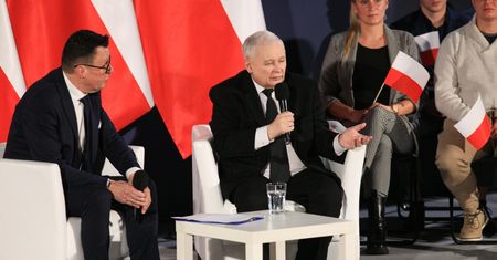 "Premier ściemnia". Dostało się też Kaczyńskiemu