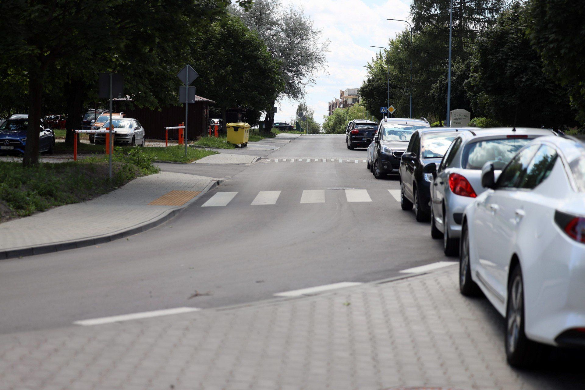 Samsonowicza równe jak stół. A co z drzewami? Zobacz jak ulica wygląda po przebudowie