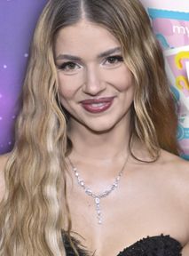 Karty kolekcjonerskie Julii Żugaj w Biedronce. Cena z kosmosu?