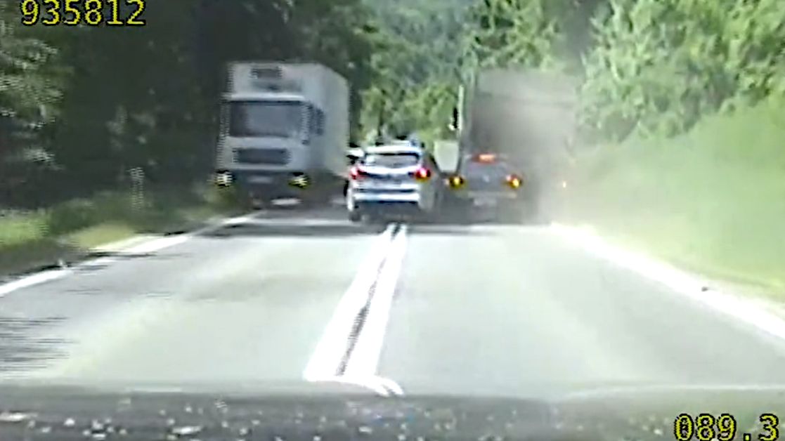 Pościg trwał kilkanaście minut. Na szczęście wszyscy przeżyli.