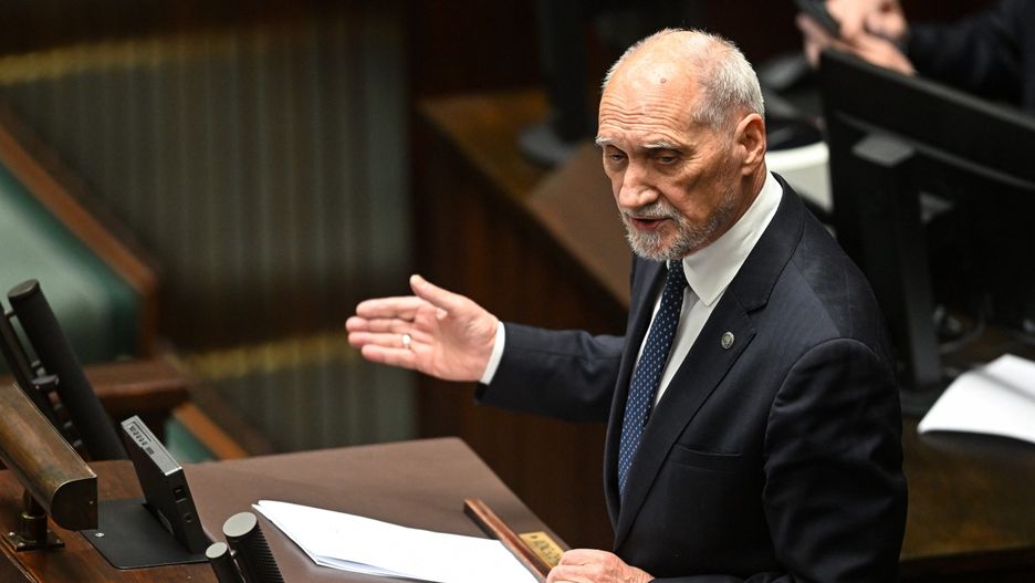 Antoni Macierewicz
Radek Pietruszka
X kadencja, 10, 10., Dziesi�ta, kadencji, obrad, Obrady, plenarna, polityk polityka, Polityka, posiedzenie, Posiedzenie Sejmu, pos�owie, Sala plenarna posiedze� obrad, sala posiedze�, sejm, Sejm RP, sejmu
