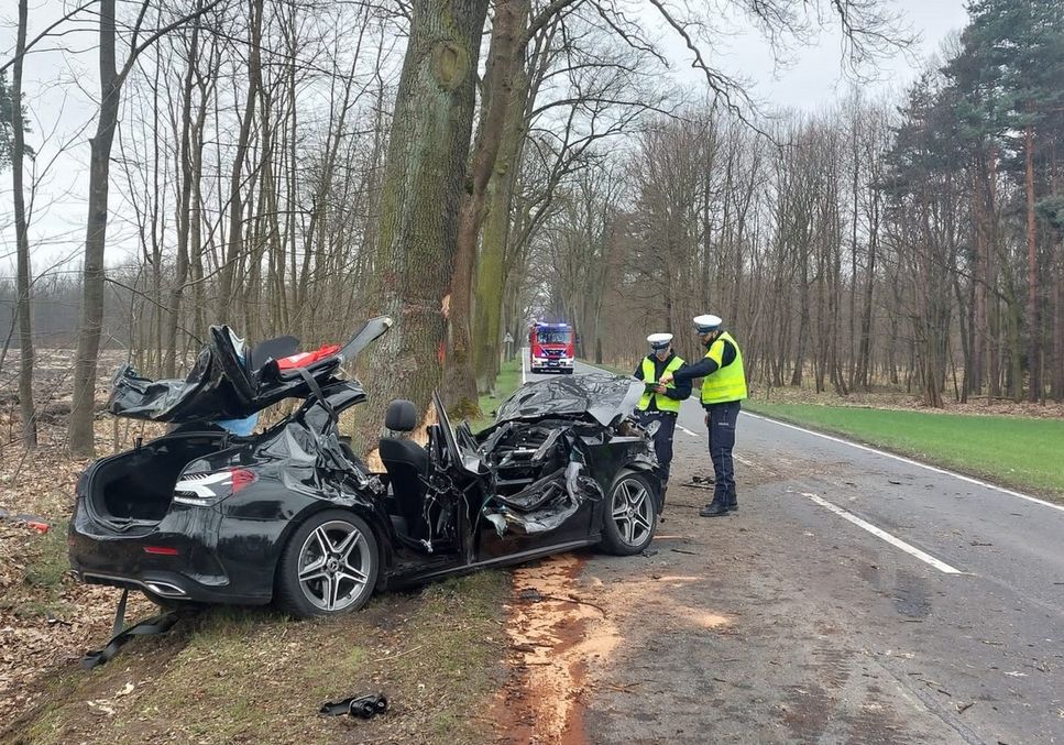 Nieudany manewr wyprzedzania. Kierowca zginął na miejscu