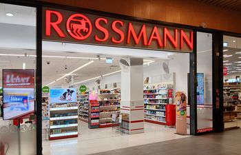 Męskie perfumy 1+1 gratis w Rossmannie. Są też prezenty od 14,99 zł