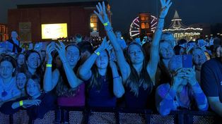 Łódź: Before Party na rynku Manufaktury. Najgłośniejsze pod sceną były Żugajki