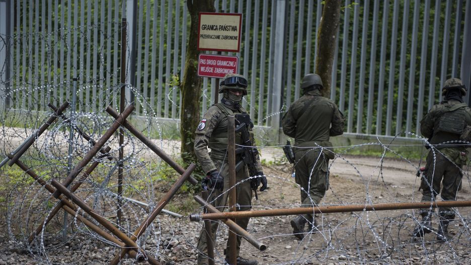 Imigranci na granicy pod zapora z Bialorusia przed wprowadzeniem Strefy Buforowej
Puszcza Bialowieska 03.06.2024 Imigranci z Syrii i Etiopii utkneli pod plotem granicznym z Bialorusia przed wprowadzeniem przez polski rzad tzw. Strefy Buforowej wzdluz granicy z Bialorusia.,Image: 878626622, License: Rights-managed, Restrictions: , Model Release: no, Credit line: Attila Husejnow / Forum
Attila Husejnow / Forum
bialowieza, imigranci, imigrant, migranci, migrant, uchodzca, uchodzcy, kobieta, kobiety, mezczyzni, mezczyzna, azyl, migracja, nielegalni, nielegalna, rodziny, rodzina, bialorus, bialoruskie, zapora, granica, plot, sciana, koczowisko, koczuja, kryzys, migracyjny, polsko, bialoruska, straz, graniczna, straznik, straznicy, patrol, puszcza, wot, wojsko, zolnierz, zolnierze, strefa, buforowa