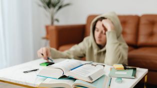 Zaczynasz studia od października? Złóż dokumenty do ZUS, aby nie stracić renty rodzinnej