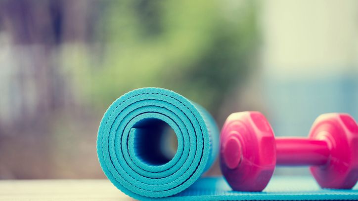 Prosty zestaw akcesoriów do ćwiczeń pozwoli nam na codzienną aktywność fizyczną w domowym zaciszu