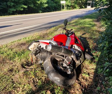 Czołówka motocykla i auta. Alkomat wskazał przyczynę