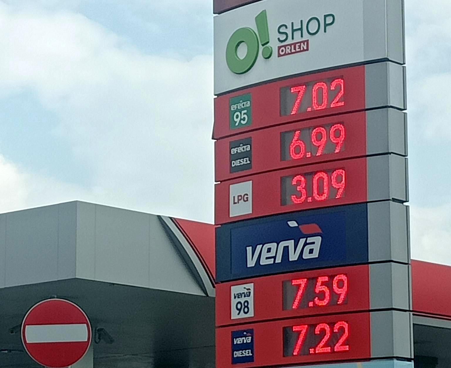 Czwartkowe ceny paliw na stacji Orlenu przy ulicy Bennetta w Warszawie