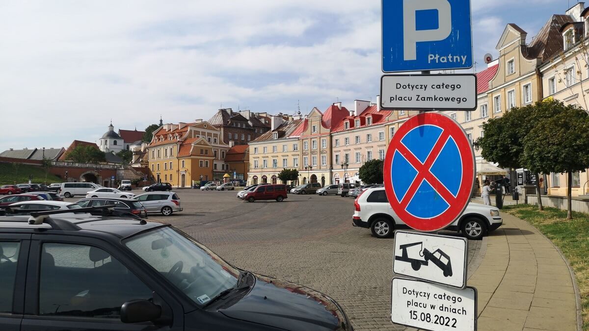 Zakaz parkowania na placu Zamkowym w poniedziałek 15 sierpnia