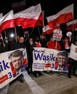 "Otwórz pan tę bramę!". Tłumy gromadzą się przed więzieniami