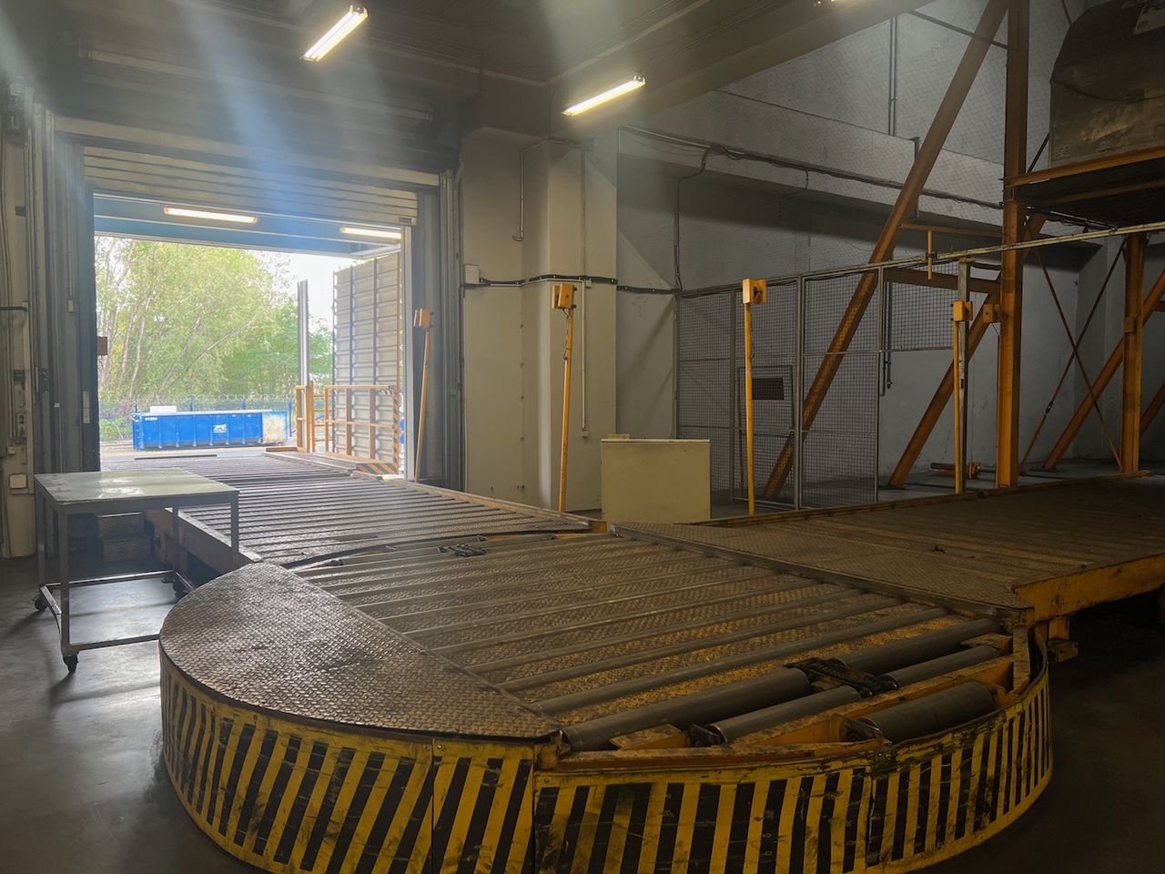 LS Airport Services. Terminal cargo