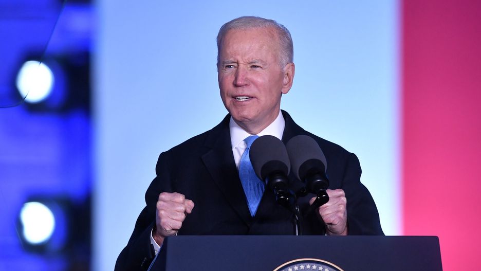 Warszawa, 26.03.2022. Wizyta prezydenta USA Joe Bidena. Prezydent USA Joe Biden przemawiał na Placu Zamkowym w Warszawie, 26 bm. Prezydent Joe Biden jest z dwudniową wizytą w Polsce. (aldg) PAP/Radek Pietruszka