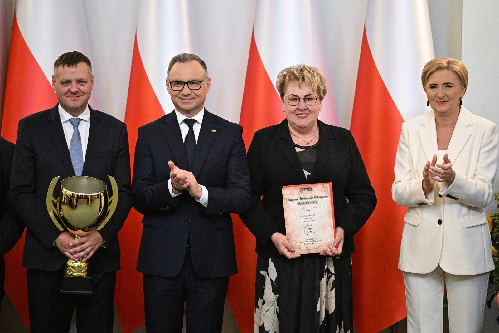 Prezydent RP Andrzej Duda i pierwsza dama Agata Kornhauser-Duda na gali AgroLigi 2024 w Pałacu Prezydenckim w Warszawie z laureatami