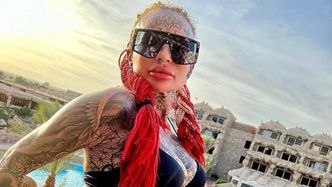 50-letnia Adrianna z "Królowych życia" RADZI w bikini: "Nie dajcie się ograniczać wiekowo, żyjcie odlotowo" (ZDJĘCIA)