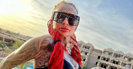 50-letnia Adrianna z "Królowych życia" RADZI w bikini: "Nie dajcie się ograniczać wiekowo, żyjcie odlotowo" (ZDJĘCIA)